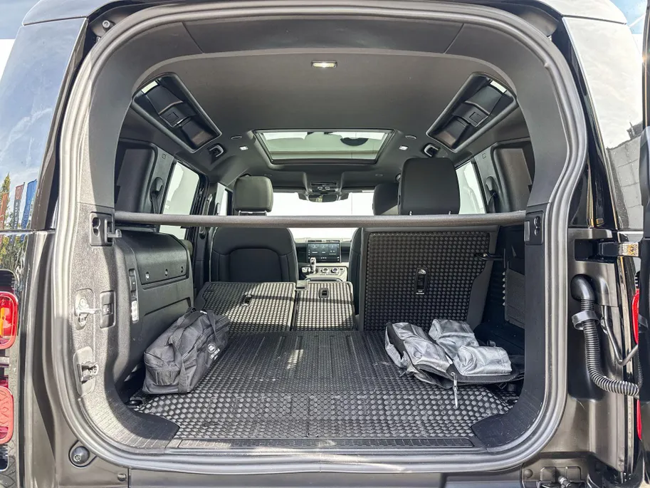 Land Rover Defender 110 2.0 P300e 110 X-Dynamic HSE