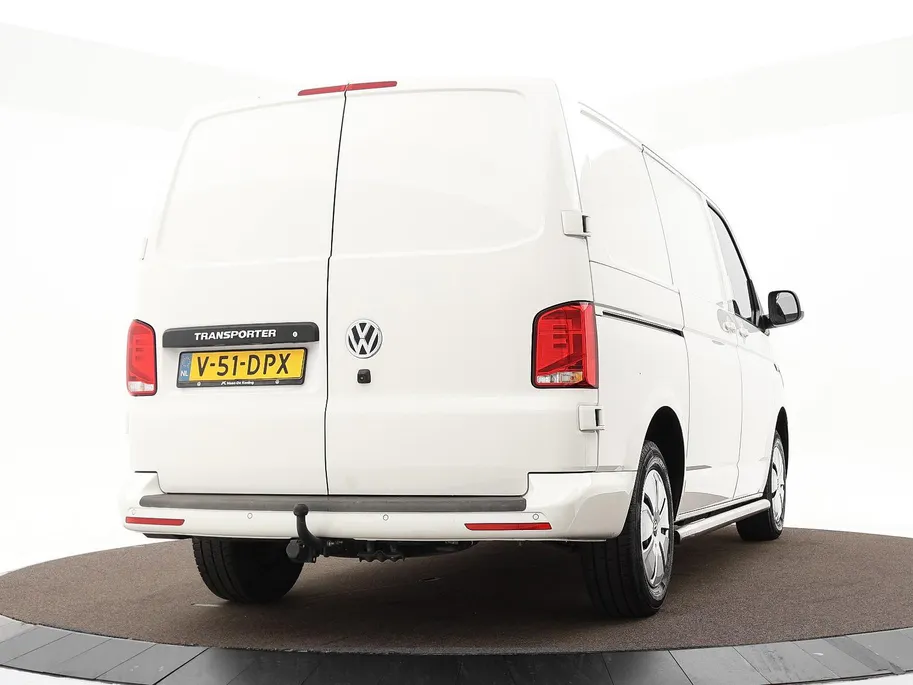 Volkswagen Bedrijfswagens Transporter 2.0 TDI L1H1 28 · Camera · Trekhaak · Apple/Android Car Play · Navigatie · Cruise Control · Vloerplaat · 16'' Inch · Garantie t/m 01-04-2028 of 100.000km