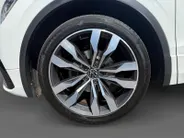 Volkswagen Tiguan 1.5 TSI R-Line Business+ | Automaat | Cruise Control | Climate Control | Digital Dashboard | Stoelverwarming | Stuurverwarming | Navigatie | Parkeersensoren |