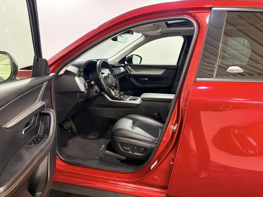 Mazda CX-60 325PK e-SkyActiv PHEV Takumi Automaat | Trekhaak | Digital Cockpit | 360 Camera | Head-Up Display | Schuif/Kantel Dak | Stoel & Stuurwiel Verwarming | Apple Carplay/Android Auto | Adaptieve Cruise Control | Dode Hoek Detectie | Elektrische Achterklep |