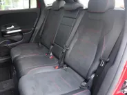 Mercedes-Benz GLA 200 Business Solution AMG l Trekhaak l Panoramadak l Stoelverwarming