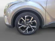 Toyota C-HR 1.8 Hybrid Dynamic Airco automatisch| Autonomous Emergency Braking | Cruise control adaptief | Lichtmetalen velgen 18' | Navigatiesysteem full map | Voorstoelen verwarmd