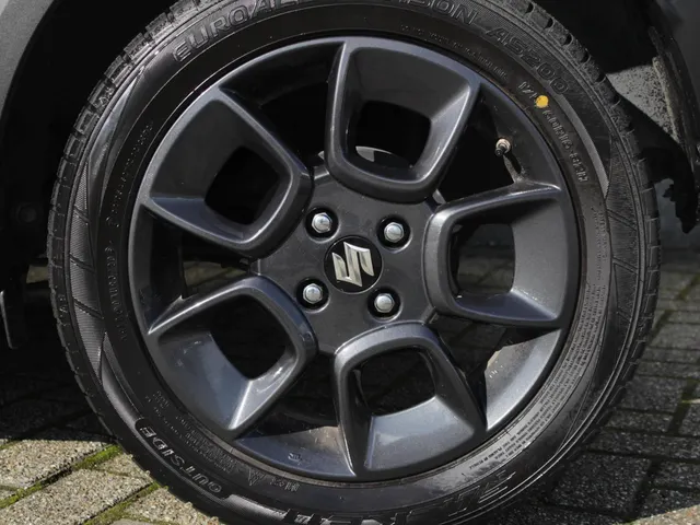 Suzuki Ignis 1.2 Smart Hybrid Style | Clima | Cruise | Navi | Camera | All Season