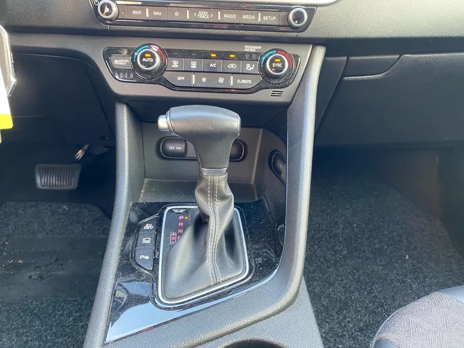Kia Niro 1.6 GDi PHEV DynamicLine Climate control | Trekhaak | Navigatie | Camera | LM velgen | Stoel,- en stuurverwarming | Elek. best. stoel |
