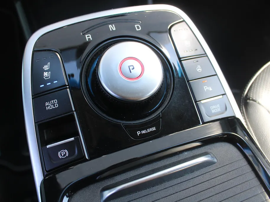 Kia e-Niro ExecutiveLine 64 kWh | Trekhaak | Warmtepomp | Stuur-/stoelverwarming + ventilatie | Leer | Camera | Stoelgeheugen | Dodehoek detectie | LED | 17' LM |