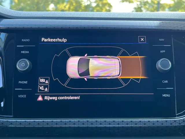 Volkswagen T-Cross 1.0 TSI Life AUTOMAAT | NAVIGATIE | APPLE CARPLAY | ANDROID AUTO | 17 INCH LMV | STOELVERWARMING | ADAPTIVE CRUISE CONTROL |