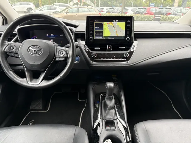 Toyota Corolla 1.8 Hybrid Executive | Leer | All Seasons