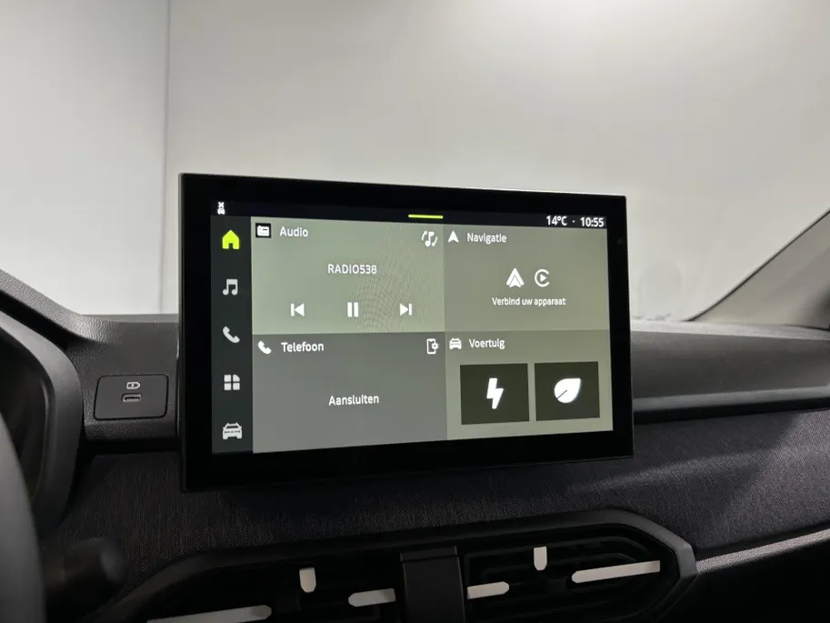 Dacia Jogger 155PK Hybrid Expression 7p. Automaat | DEMO | 7 Zitplaatsen | Camera | Parkeersensoren | Apple CarPlay/Android Auto | Cruise Control | Climate Control | Digital Cockpit | Armsteun | Licht & Regen Sensor |