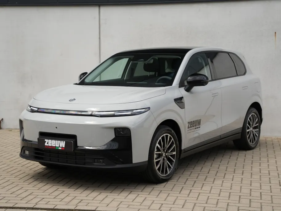 Leapmotor B10 Design Hybrid EV 18.8 kWh | Pano | Camera | Carplay | Navi