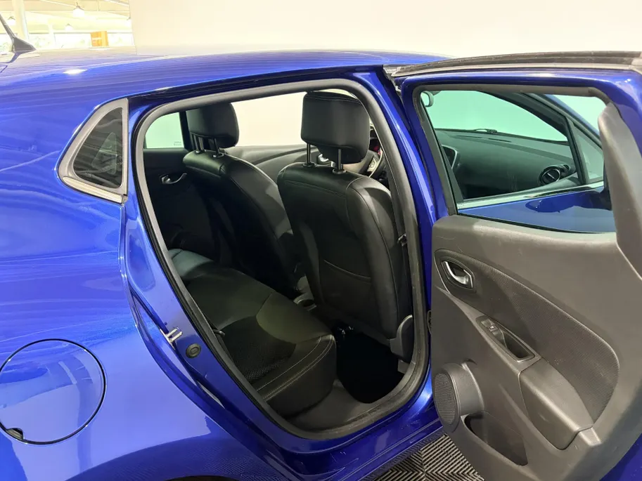 Renault Clio 90PK TCe Intens | Camera | Parkeersensoren | Lichmetalen Velgen | Climate Control | Cruise Control | Licht & Regensenor | Armsteun | Full LED | Keyless Entry |