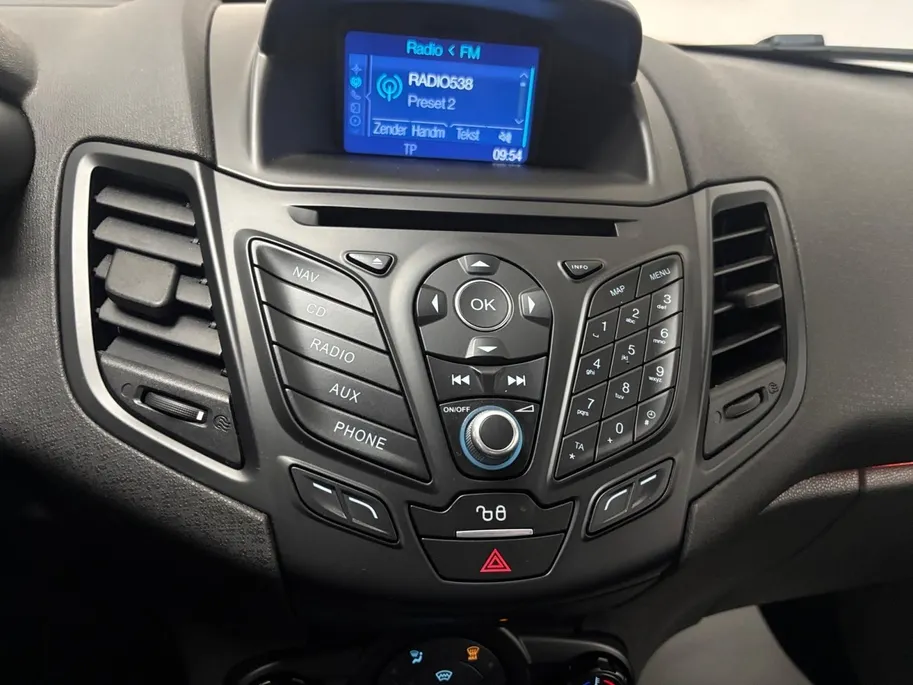 Ford Fiesta 1.0 EcoBoost ST Line NAVI AIRCO CRUISE CONTROLE LM VELGEN SPORTPAKKET ZEER DIKKE FIESTA VOLLEDIG ONDERHOUDEN VAN EEN LIEFHEBBER GEWEEST