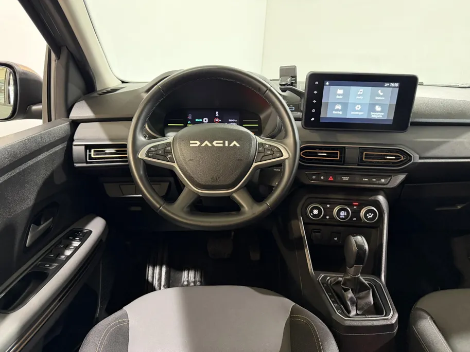 Dacia Jogger 140PK Hybrid Extreme 7p. Automaat | 7 Zitplaatsen | Camera | Parkeersensoren | Apple CarPlay/Android Auto | Digital Cockpit | Cruise Control | Lichtmetalen Velgen | Licht & Regen Sensor | Full LED |
