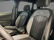 Volkswagen Tiguan 1.4TSIeHybrid 180kW/245PK R-Line Black Style · Dodehoeksensoren ·  Navigatie · Parkeersensoren · Apple/Android Car Play ·