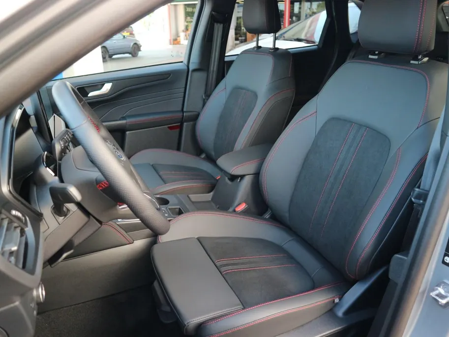 Ford Kuga 2.5 PHEV ST-Line X 243pk | Trekhaak wegklapbaar | Adaptieve LED verlichting | All-Wheater banden
