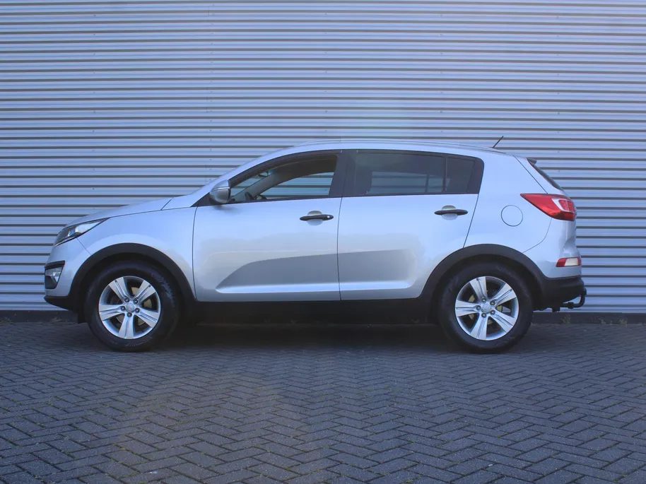 Kia Sportage 2.0 X-ecutive Plus Pack | Trekhaak | 17' LM | Parkeersensor achter | Half leer/stof | Navi Pioneer incl. Apple CarPlay/Android Auto | Cruise | Clima | Automaat |