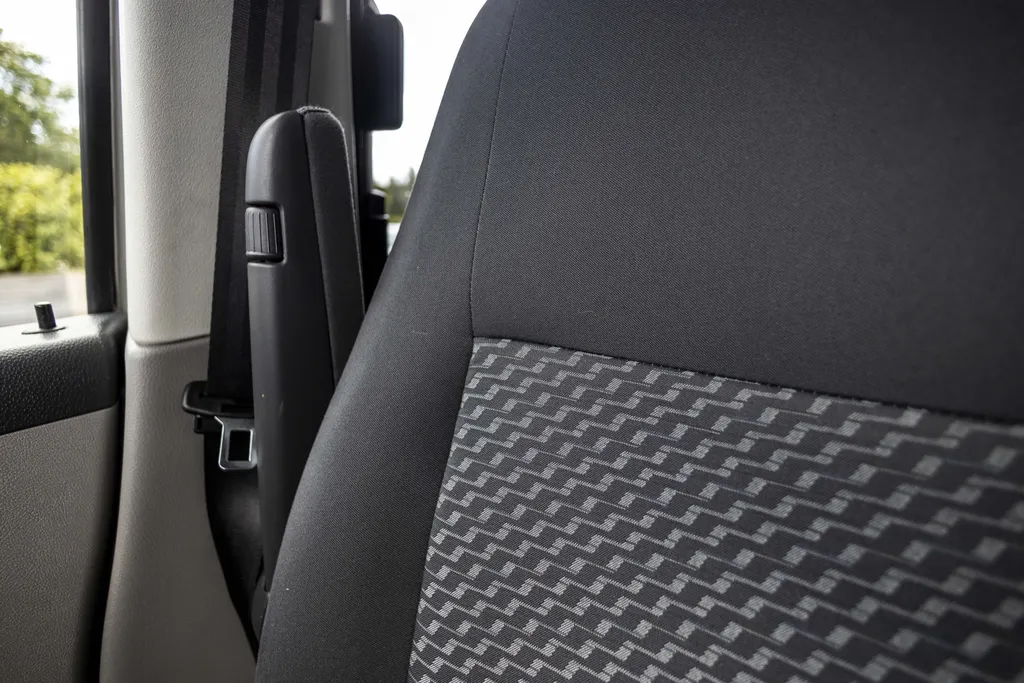 Volkswagen Transporter 2.0 TDI L2H1 Invalide uitvoering / aanpassing