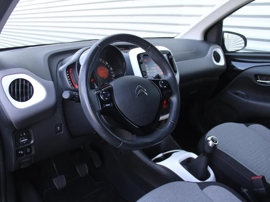 Citroën C1 1.0 VTi Shine | Camera | Clima | Cruise | 15" LM | Apple Carplay/Android Auto | Lichtsensor | Privacy glass |