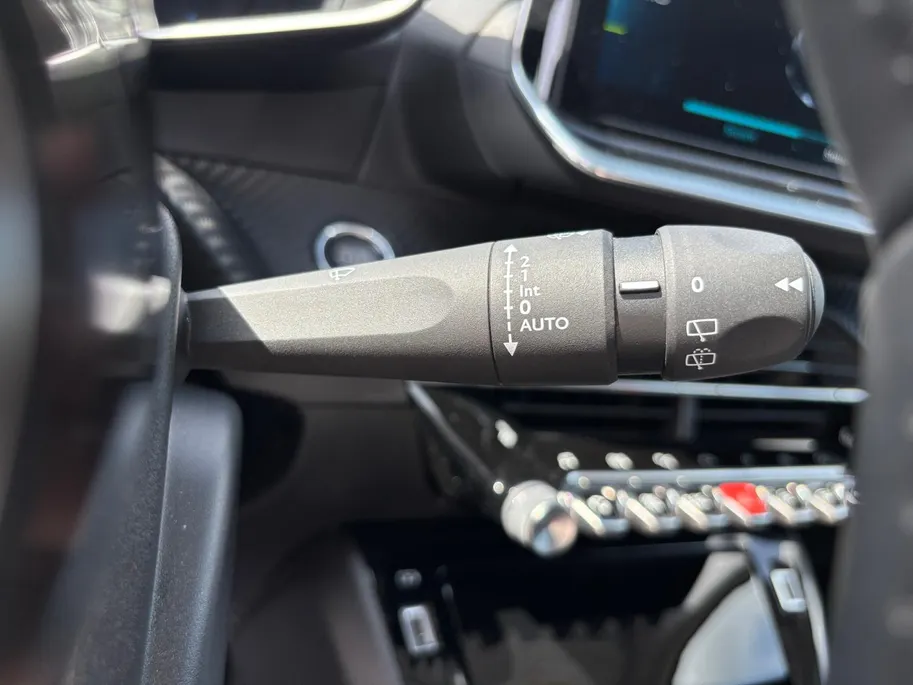 Peugeot e-2008 EV Allure Pack 50 kWh | Stoelverwarming | Cruise | Camera