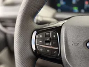 Ford E-Transit Custom L2H1 MS-RT 71 kWh 286 PK Dubbele Cabine UIT VOORRAAD I INKLAPBARE TREKHAAK I DRIVER ASSIST PACK ULTIMATE I DUBBELE ZIJSCHUIFDEUREN I FULL LED-KOPLAMPEN I APPLE CARPLAY / ANDROID AUTO I