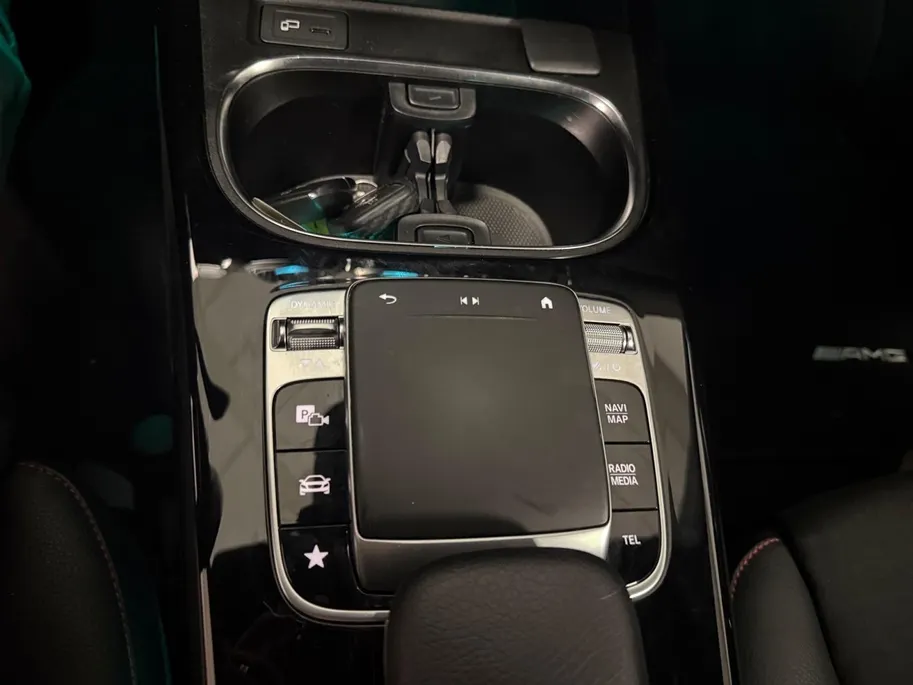 Mercedes-Benz A-Klasse 200 Launch Edition Premium AUTOMAAT AMBIENT LIGHT NAVI AIRCO CAMERA CRUISE CONTROLE AMBIANCE VERLICHTING APPLE CARPLAY ANDRIOD AUTO AMG PAKKET ZEER MOOIE AUTO