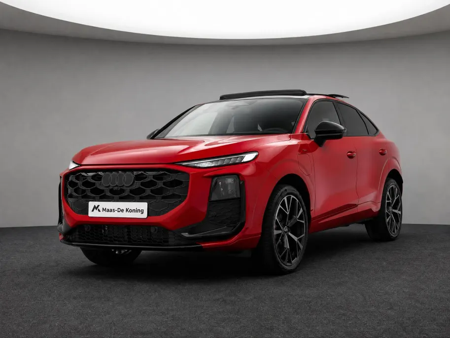 Audi Q3 Sportback 1.5 200kW e-hybrid S edition 272 PK · Tech pro · Glazen panoramadak · Sportstoelen alcantara met rode stiksels