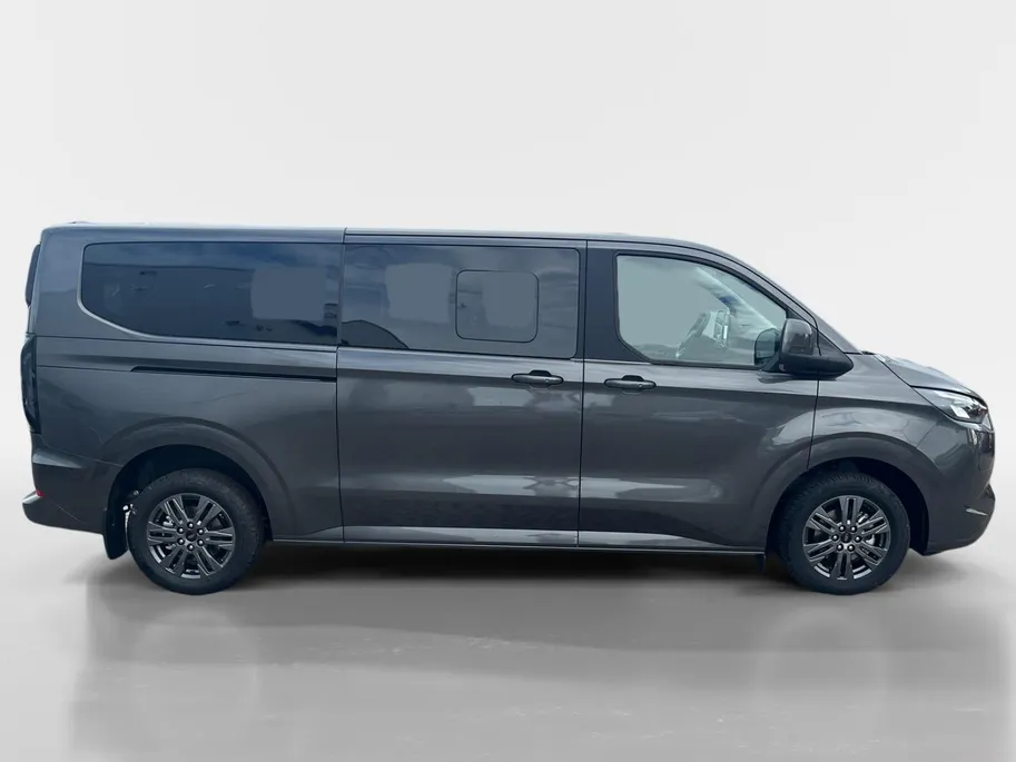 Ford Tourneo Custom 340 L2 Titanium 2.5 PHEV 233 pk | 9-persoons | TE BESTELLEN | Dual-zone airco | Inklapbare trekhaak | Cruise control | Verwarmd stuurwiel | Dubbele schuifdeuren met uitzetruiten | 17' LM velgen