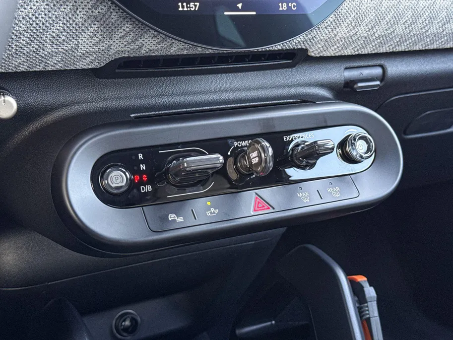 MINI Cooper 3-deurs Electric Cooper E Favoured L 40.7 kWh