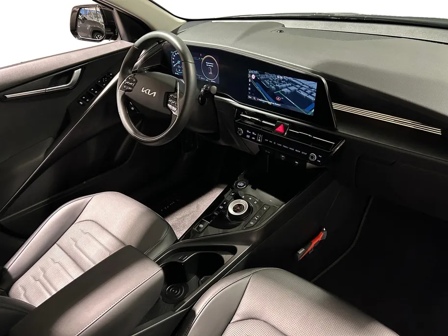 Kia Niro 1.6 GDi Hybrid DynamicPlusLine | Navigatiesysteem | Apple Carplay / Android Auto | Licht + Regensensor | Stoel + Stuurverwarming| Elektrisch bedienbaar Schuifdak | Elektrische Achterklep | Parkeersensoren Voor + Achter | Cruise Control Adaptief | Rijstroo