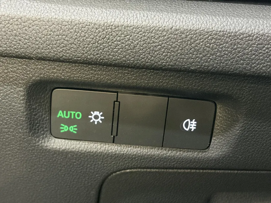 Škoda Octavia Combi 150PK TSI MHEV Business Edition Plus | Electrisch Wegklapbare Trekhaak | Navigatie | Apple Carplay/Android Auto | Climate Control | Cruise Control | Lichtmetalen Velgen | Camera | Parkeersensoren |