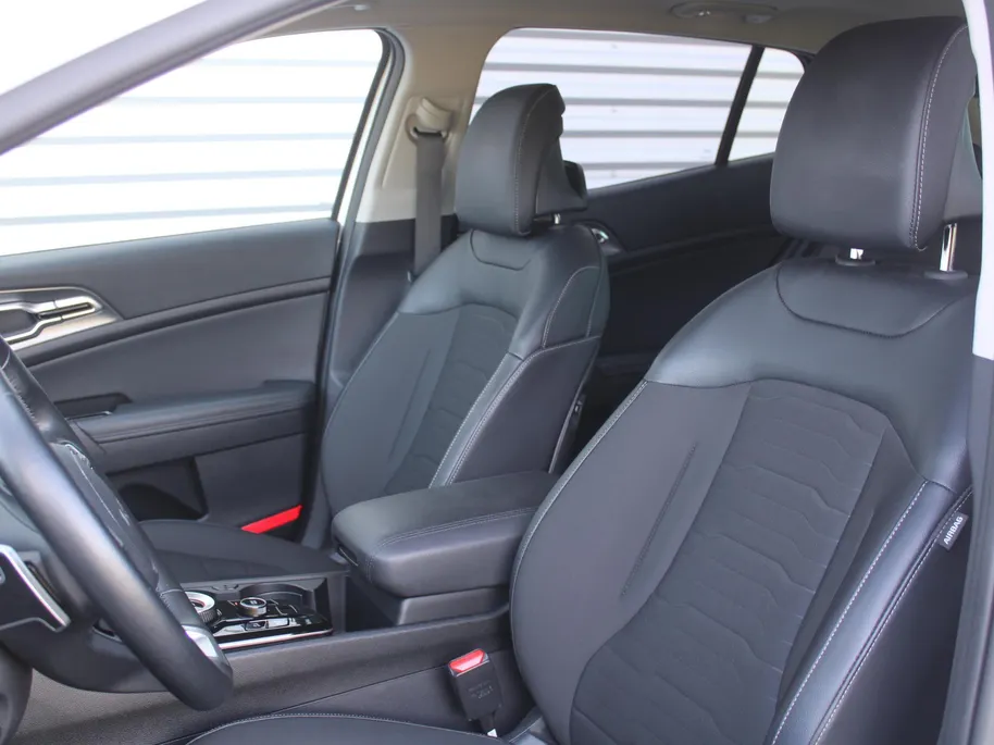 Kia Sportage 1.6 T-GDi Hybrid DynamicPlusLine | Stuur-/stoelverwarming | Elek. stoelverstelling + achterklep | Schuifdak | 18' LM | Matrix LED | Cruise adapt. | Camera |