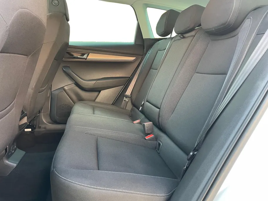 Škoda Karoq 1.5 TSI ACT Business Edition | Lichtmetalen velgen| Parkeer sensoren| Automaat| Camera| Cruise Control| Zeer ruime auto in super nette staat