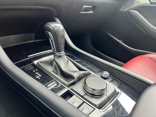 Mazda 3 2.0 e-SkyActiv-X M Hybrid 186 Luxury AUTOMAAT | SUNROOF | AERO PACK | LEDER | Bose AUDIO | APPLE CARPLAY/ANDROID AUTO | A.CAMERA | NED. AUTO |