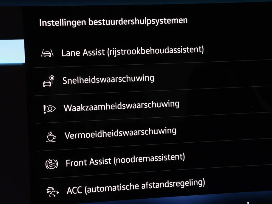 Volkswagen Tiguan 1.5 204pk DSG eHybrid R-Line Edition · Panoramadak · Wegklapbare Trekhaak · 360 Camera · Massage · 19'' Inch · Garantie t/m 15-09-2030 of 100.000km