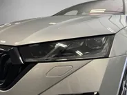 Škoda Octavia Combi 1.4 TSI RS iV PHEV 245pk DSG Business · Camera · Inklap. Trekhaak · Head-Up Display · Elek. Stoelen + Geheugen & Massage · Stuur- & Stoelverwarming ·