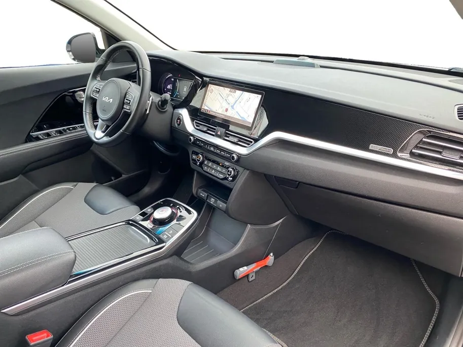 Kia e-Niro DynamicLine 64 kWh | Climate control | Navigatie | 17 inch LM-velgen | Keyless | AppleCarPlay-Android Auto | Parkeercamera | SOH 99.3% |