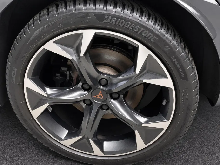 CUPRA Formentor 1.4e-Hybrid 180kW/245PK VZ · Panoramadak · Camera · Navigatie · Apple/Android Car Play · Stuur -& Stoelverwarming