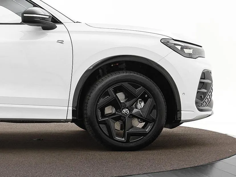 Volkswagen Tiguan R-Line 1.5 eHybrid 204 PK 6 versn. DSG · Voorstoelen verwarmbaar · Sfeerverlichting · All-season banden