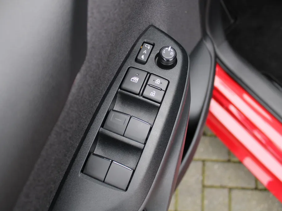 Mazda 2 Hybrid 1.5 Select | 16' LM | Stoel- & stuurverwarming | HUD | Camera | Dodehoek sensor |