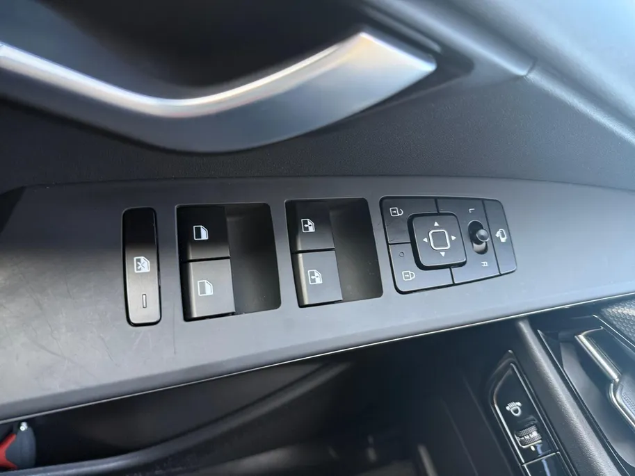 Kia Niro 1.6i Hybrid DynamicLine | Zeer nette auto | Cruise Control Adaptief | LM Velgen 16 ' | Carplay | File Assistent | Camera | Metallic lak | Fabrieksgarantie t/m 17-5-2032 | NAP
