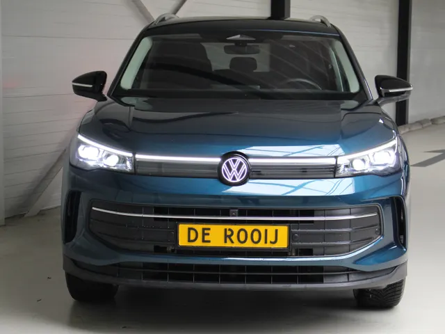 Volkswagen Tiguan 1.5 eHybrid Life Energy Navigatie | Trekhaak | 18' Velgen | 360 Camera | Stoelverwarming