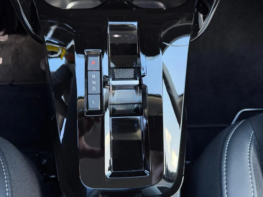 Citroën C3 1.2 Hybrid 110pk Max | Dealer onderhouden | NL auto | Automaat | Cruise control | Trekhaak | Apple carplay & Android auto | Navigatie | Apple carplay & Android auto | Draadloos opladen mobiel | 17' lichtmetalen velgen | Bovag garantie |