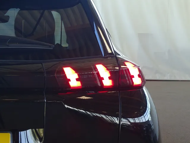 Peugeot e-2008 EV GT 50 kWh