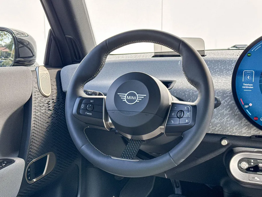 MINI Cooper 3-deurs Electric Cooper E Favoured L 40.7 kWh