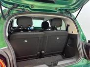 Renault Twingo Urban Range Techno 27.5 kWh Automaat | Demo - Beschikbaar per 01-10-2026 | Armsteun | Camera | Parkeersensoren | Climate Control | Full LED | Adaptive Cruise Control | Navigatie | 18' Lichtmetalen Velgen |