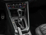 Volkswagen Polo 1.0 TSI 95pk DSG R-Line · Camera · Matrix LED · ACC · Stoelverwarming · Apple/Android Car Play · Sfeerverlichting · Verkeersbord Detectie ·
