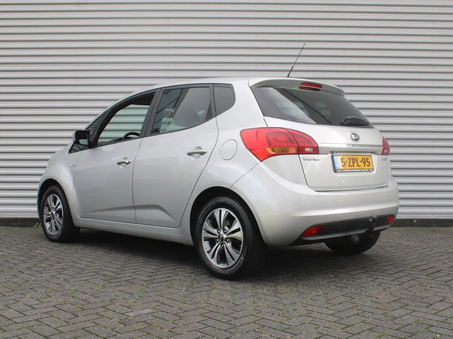 Kia Venga 1.4 CVVT First Edition | 16' LM | Trekhaak | Navi | Airco | Cruise | Camera | PDC | All seasons |