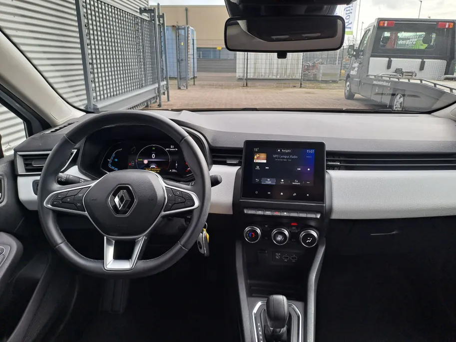 Renault Clio 1.6 E-Tech Full Hybrid 145 evolution AUTOMAAT | Navigatie | Sensoren | Airco | Cruise | Rijstrooksensor met correctie | DAB | Apple Carplay/Android Auto