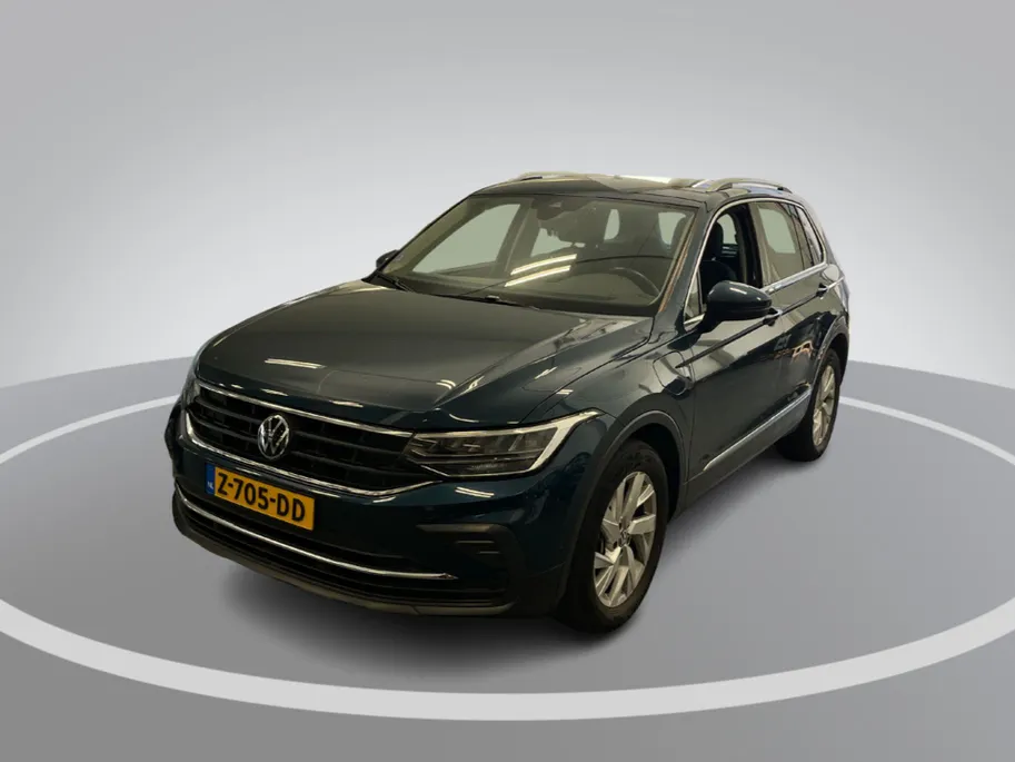 Volkswagen Tiguan 1.4 TSI eHybrid Life Business · Camera · Apple/Android Car Play · Wegklapbare Trekhaak · P-Sensoren · Stoel-& Stuurverwarming · 18'' Inch ·