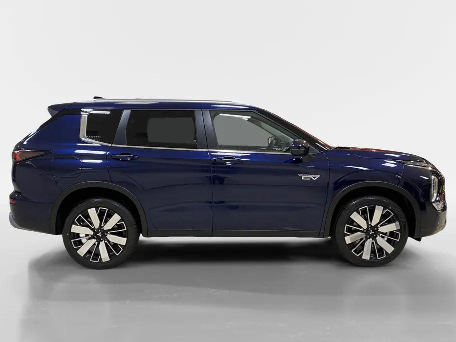 Mitsubishi Outlander 2.4 PHEV | INTENSE +| DIRECT LEVERBAAR | PRIJS INCL €5.000,- INTRODUCTIE KORTING |
