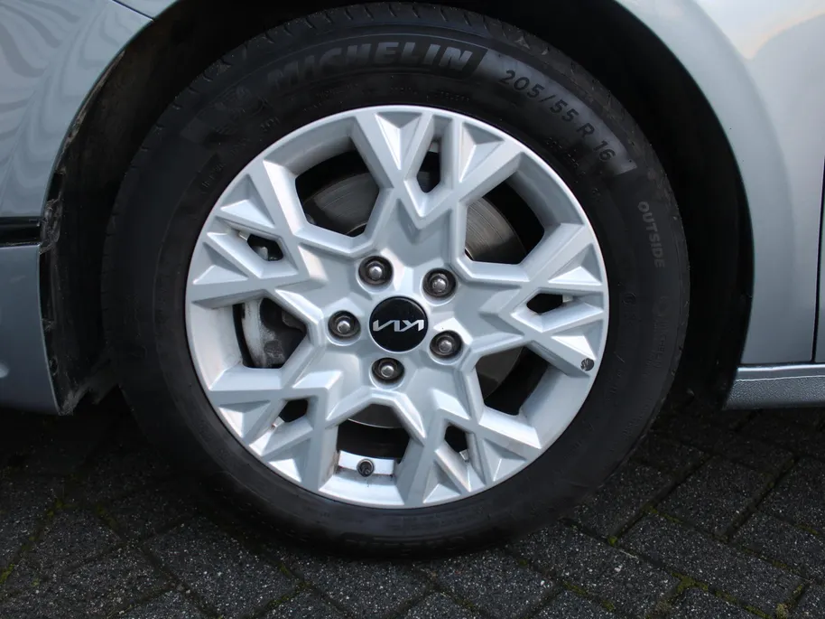 Kia Ceed 1.0 T-GDi DynamicPlusLine | Stuur-/stoelverwarming | Camera | Draadloos laden | LED | Dodehoek detectie | 16' LM |